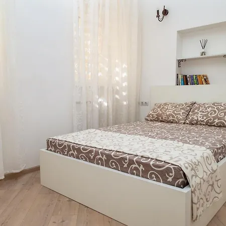 Apartment Uspenska Near Sea And Center Of City